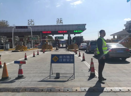 南沈灶收費(fèi)站采?。⑺捻?xiàng)措施＂確保地磅升級(jí)改造