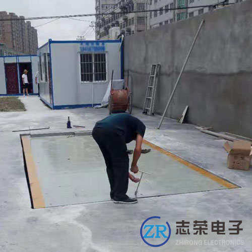 工廠5米地磅20噸_小型車(chē)輛過(guò)磅2.5x5米20噸電子地磅價(jià)格/規(guī)格參數(shù)
